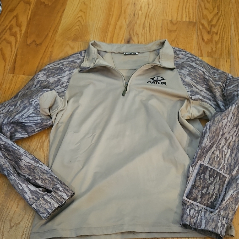 Gator Outfitter  Cream and Brown Long Sleeve Half Zip.pullover